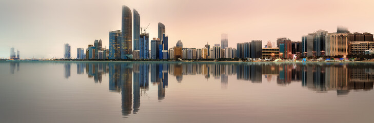 Obraz na płótnie Canvas Abu Dhabi Skyline