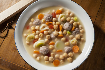 chickpea soup with meatballs