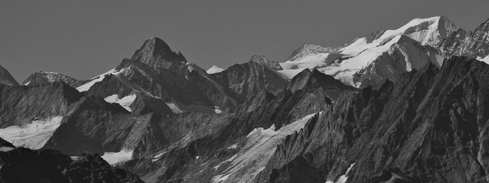 Fototapeta Mountain peaks in the Swiss Alps