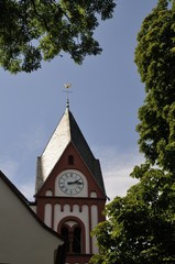 Fototapeta na wymiar turm der bergkirche in osthofen