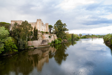 Obraz premium Castle of Malpica de Tajo (Toledo, Spain), on the banks of the Tajo River