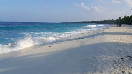 Fototapeta na wymiar A white sandy beach in the Maldives, Fuvahmulah island