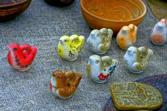 Глиняные свистульки в виде птичек