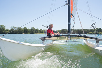 Naklejka premium enjoying extreme sailing with racing sailboat