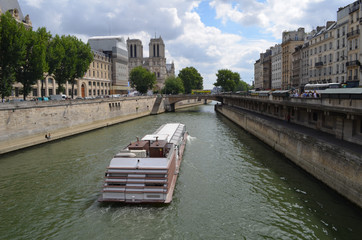 Nad Sekwaną w Paryżu/By the Seine in Paris, France