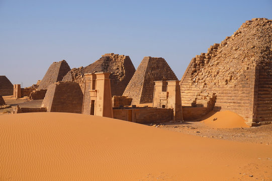 Die Pyramiden von Meroe im Sudan