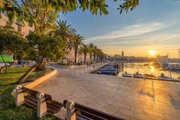 Split's promenade Riva at beautiful sunrise in Croatia, Dalmatia - obrazy, fototapety, plakaty