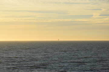 Fototapeta na wymiar Bohrinsel in der Nordsee