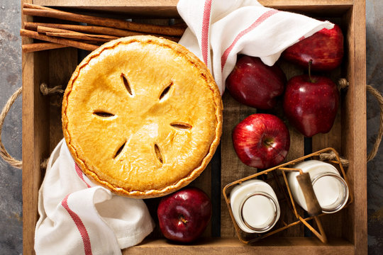 Apple pie in a wooden crate