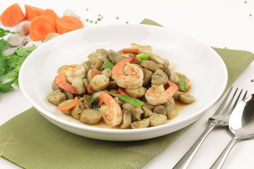 stir fried mushroom with shrimp and carrot