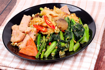Fried big noodle topped mixed vegetables for organic food.