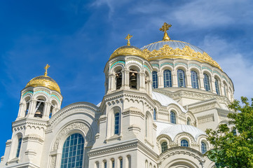 Fototapeta na wymiar The Naval cathedral of Saint Nicholas in Kronstadt, Saint-Petersburg.