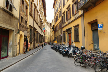 Fototapeta na wymiar Narrow street in the old town in Italy