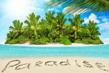 Obraz premium Whole tropical island within atoll in tropical Ocean and inscription 