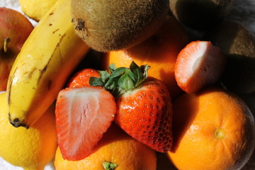 Conjunto de frutas frescas amontonadas