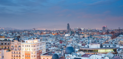 Fototapeta na wymiar Barcelona skyline panorama at night.