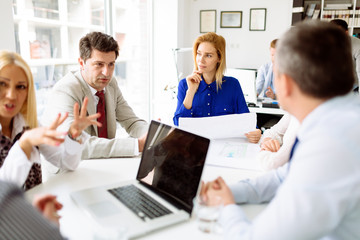 Obraz premium Businesspeople collaborating in office