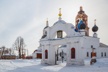 Главные ворота к храмовому комплексу в селе Николо-Погост Нижегородской области © Тищенко Дмитрий