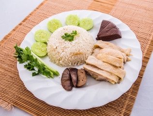 hainanese chicken rice in plate