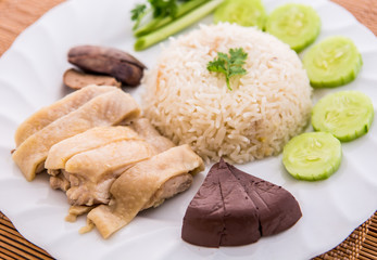 hainanese chicken rice in plate