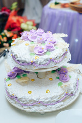 wedding cake, white and purple