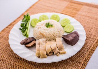 hainanese chicken rice in plate