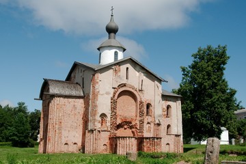 Obraz premium Church of Paraskeva Friday in Veliky Novgorod. One of the oldest churches in Russia, built in 1207