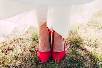 bride's red shoes