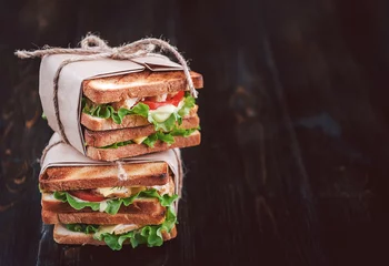 Papier Peint photo Snack délicieux sandwich fait maison dans un style rustique