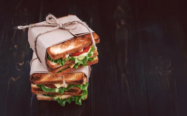 Fotobehang Snackbar heerlijk huisgemaakt broodje in rustieke stijl