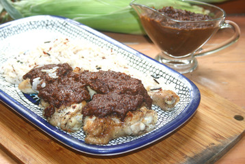Mexican chocolate mole sauce, spicy chocolate mole, Mexican food, chocolate, coconut, spicy pepper, exotic kitchen, kitchen Islands, chocolate mole with chicken and wild rice