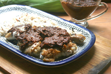 Mexican chocolate mole sauce, spicy chocolate mole, Mexican food, chocolate, coconut, spicy pepper, exotic kitchen, kitchen Islands, chocolate mole with chicken and wild rice