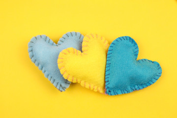Corazones de fieltro