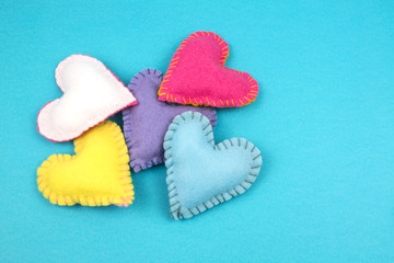Fototapeta premium Corazones de fieltro