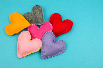Obraz premium Corazones de fieltro
