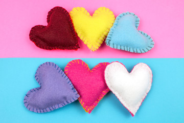Corazones de fieltro