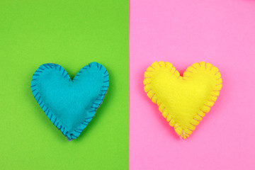 Corazones de fieltro