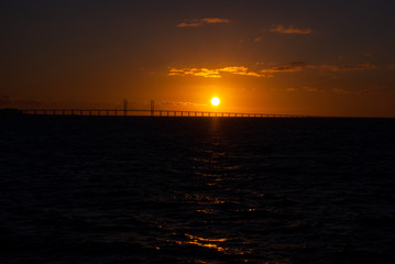 Sonnenuntergang vor der Öresundbrücke