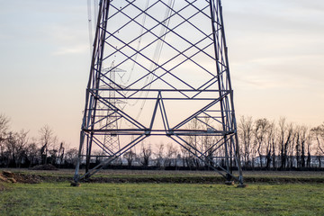 base del traliccio alta tensione