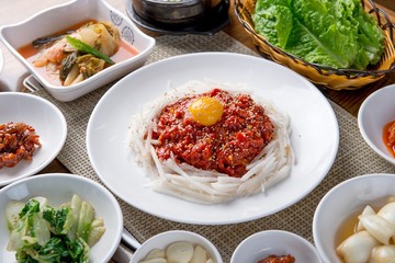 yukhoe, Korean-style raw beef 