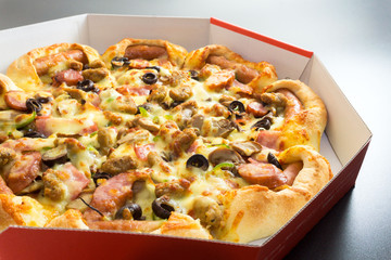 ピザ デリバリー