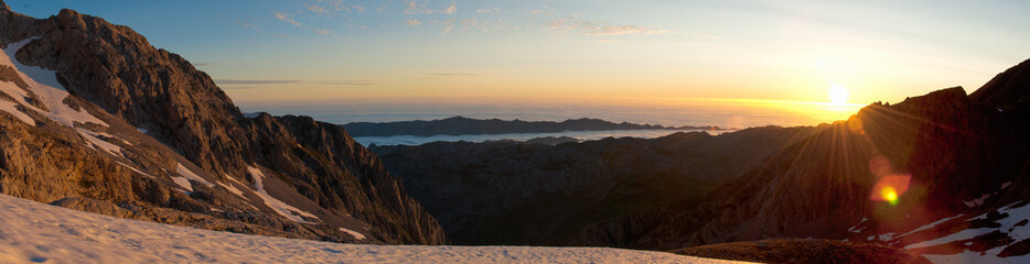 Sea of clouds from Urriellu 