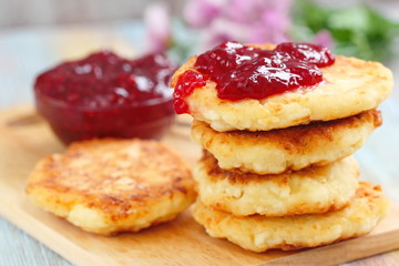 Cottage cheese pancakes with raspberry jam