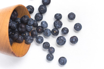 Fresh wet Blueberries into a bowl