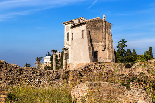 Rome, Italy. House Of Farnese, Built On The Ruins Of The Flavian Palace (Domus Flavia) (XVI C.) - The Official Residence Of The Roman Emperors