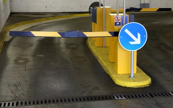 Parkhaus Schranke Einfahrt