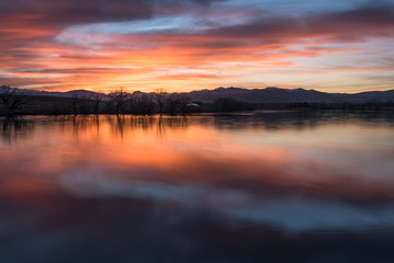 Fototapeta na wymiar Fossil Lake Reservoir at Sunset
