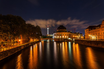 Fototapeta premium night view of the Museumsinsel in Berlin