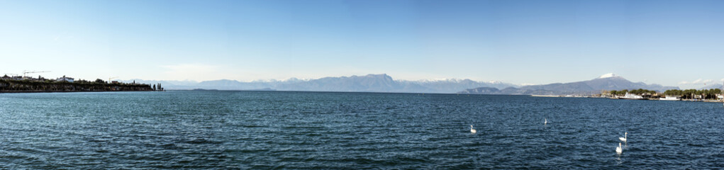 Naklejka na ściany i meble Panoramica del lago di Garda