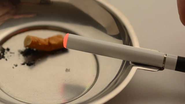 &Eta;&lambda;&epsilon;&kappa;&tau;&rho;&omicron;&nu;&iota;&kappa;ό &tau;&sigma;&iota;&gamma;ά&rho;&omicron; Elektronik sigara 電子煙 e-cigarette ई-सिगरेट Sigaretta elettronica e-cig Electronic cigarette Elektronikus cigaretta Elektrische Zigarette סיגריה אלקטרונית 